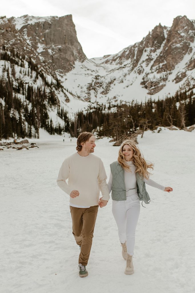 What To Wear: 2024 Winter Engagement Photo Outfits 