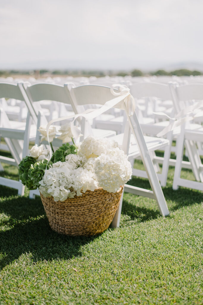 white florals for a TPC Colorado wedding